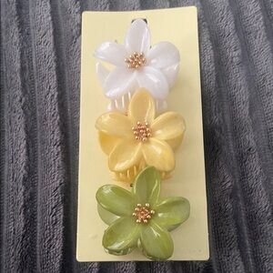 Floral Hair Clips Set in White, Yellow, and Green